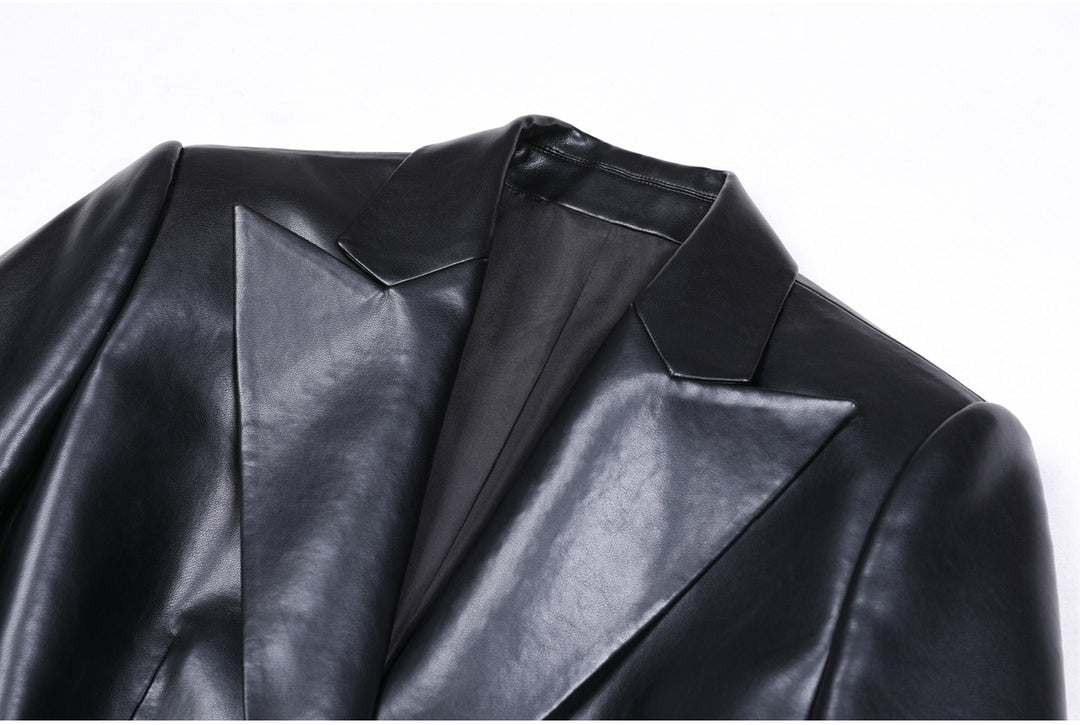 سترة جلدية ملائمة بأزرار ذهبية – نوريك