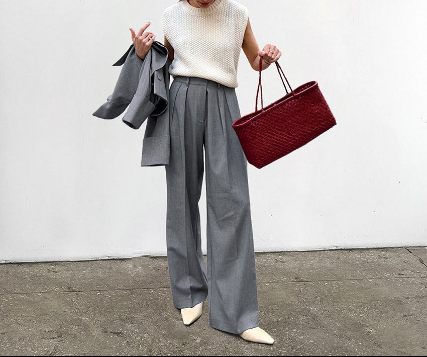 بدلة مصممة خصيصًا بأزرار ذهبية – مارون