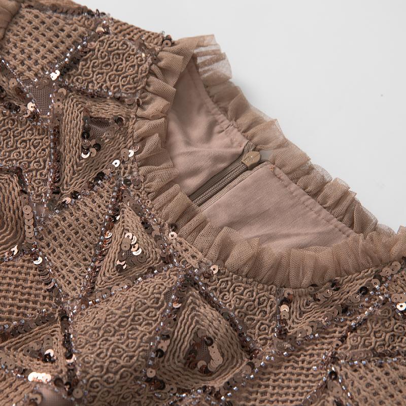 فستان من التول المكشكش مع تطريز هندسي بالخرز – دنيا