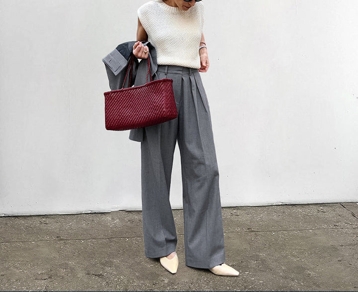 بدلة مصممة خصيصًا بأزرار ذهبية – مارون