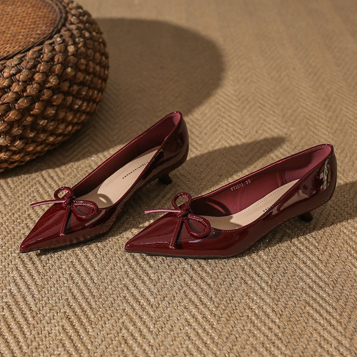 patent pointed-toe pumps with bow detail - AURADLY