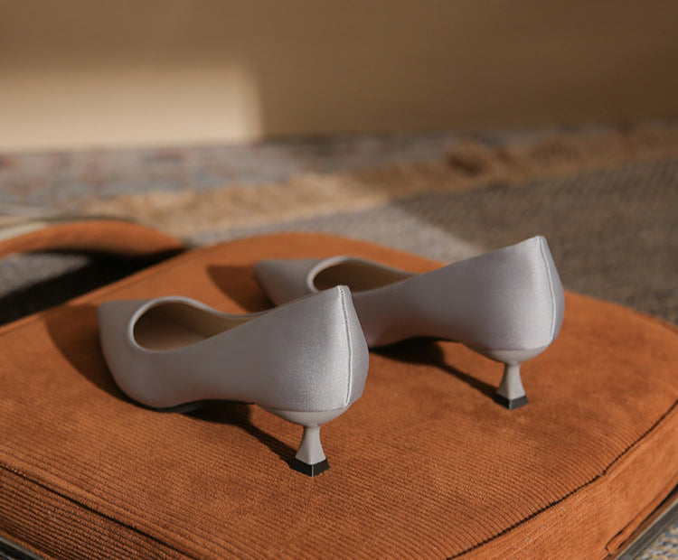 pointed-toe pumps with flared kitten heel – SERENALI