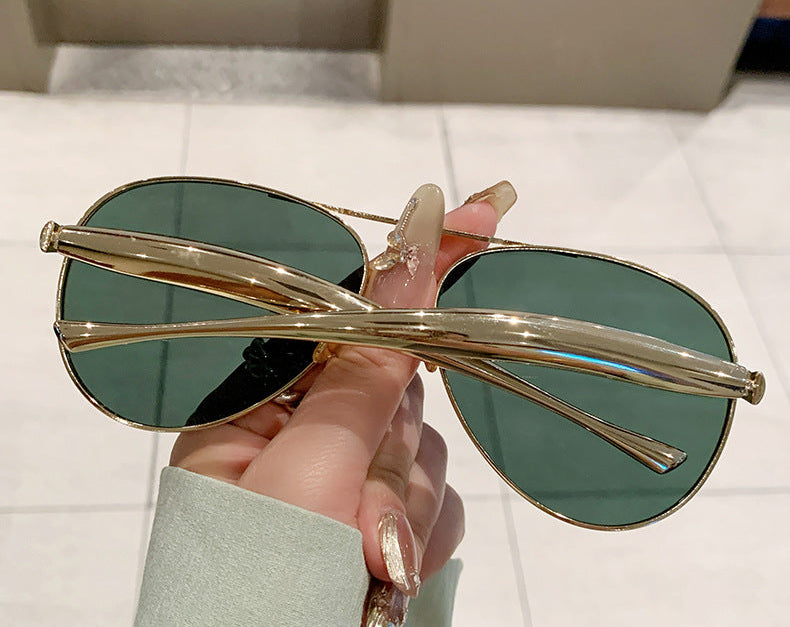 aviator sunglasses with gold metal frame - NOVAQRU