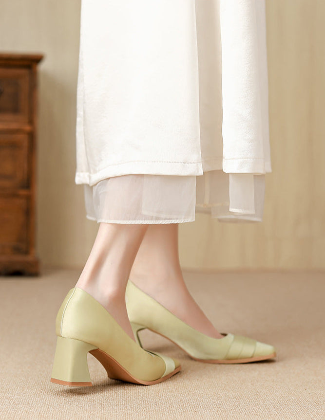 حذاء بكعب عريض مع شريط من الساتان – أريازلي