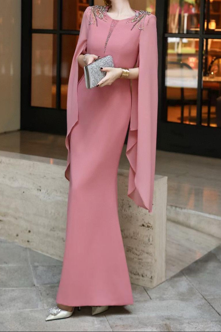 فستان حورية البحر بأكمام كاب وأكتاف مزينة – روزابيل