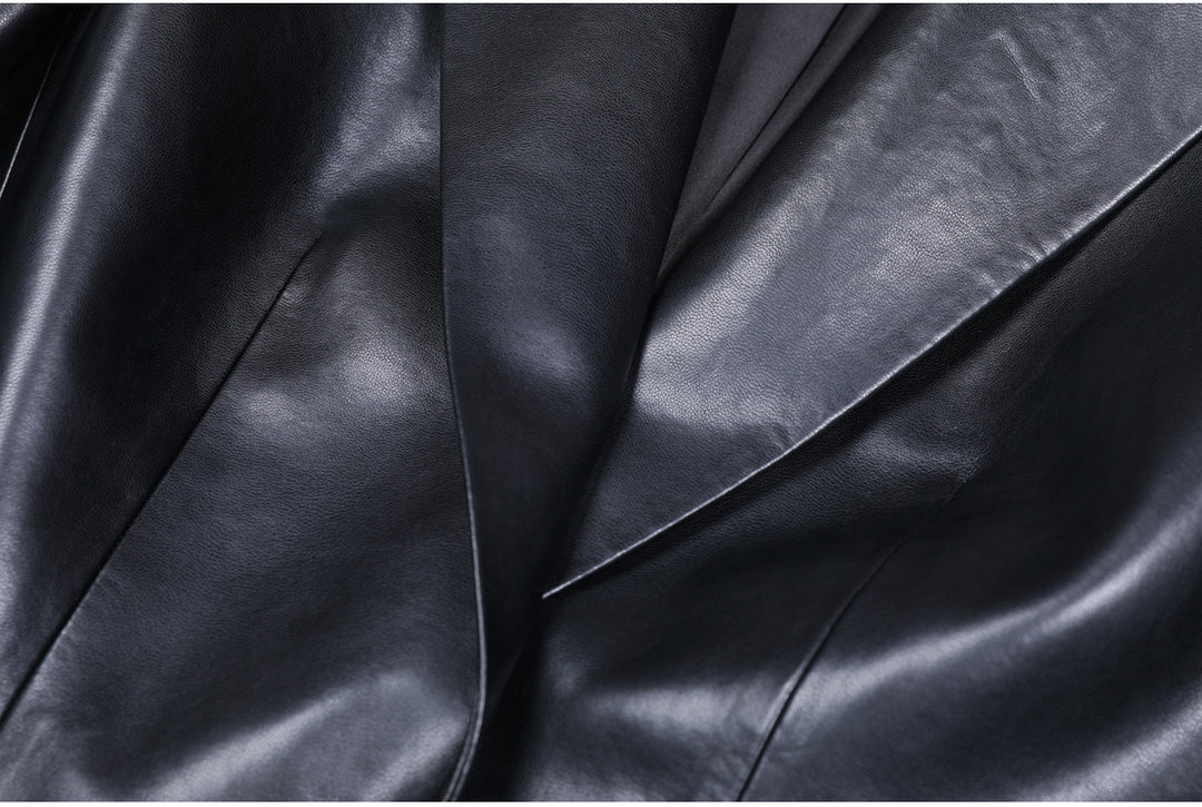 سترة جلدية ملائمة بأزرار ذهبية – نوريك