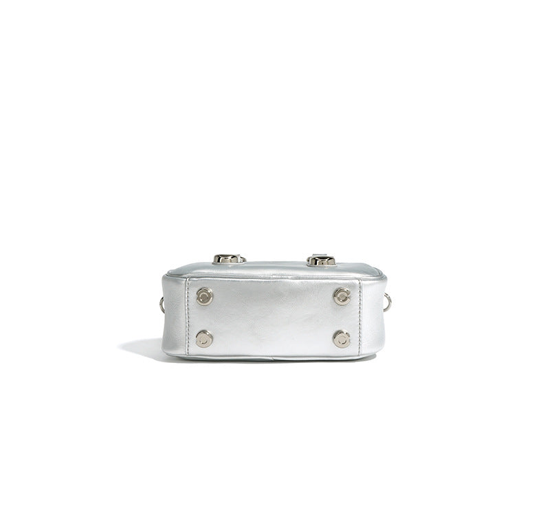 mouwloze uitlopende midi-jurk met kettingriem - CELIAV 