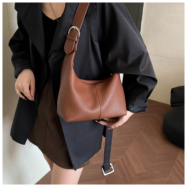 gewebte Rattan-Tragetasche mit doppelten Ledergriffen – LÉONIE 