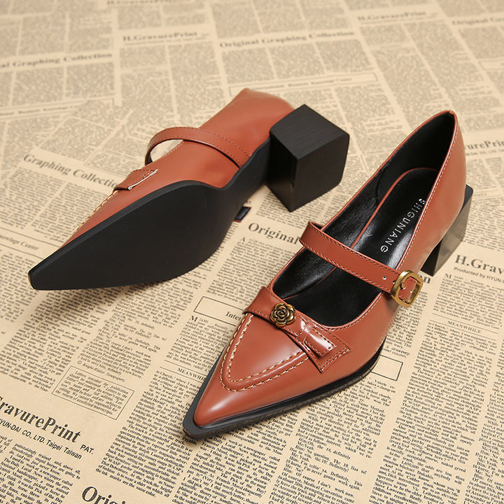 حذاء بكعب سميك مدبب مع حزام بإبزيم مزهر – أوريليافو