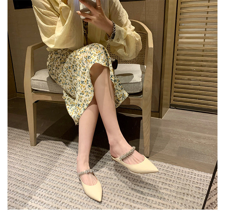 حذاء مسطح بمقدمة مدببة وحزام كريستالي - فيراسي