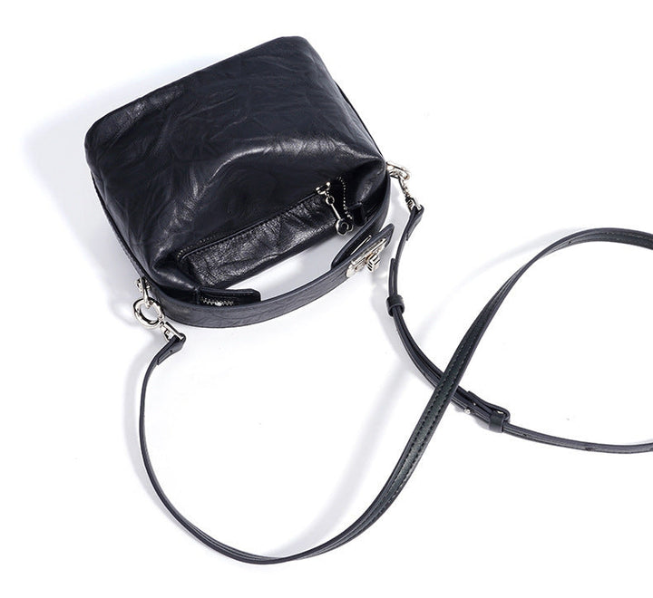 gewebte Rattan-Tragetasche mit doppelten Ledergriffen – LÉONIE 