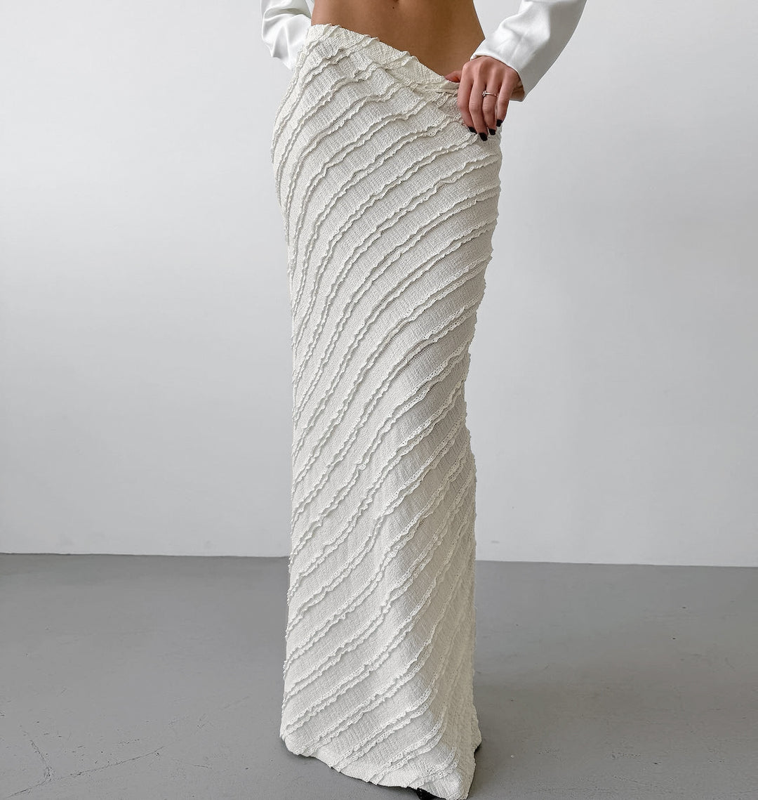 تنورة عمودية عالية الخصر بخطوط قطرية منقوشة – سيرينيلكي