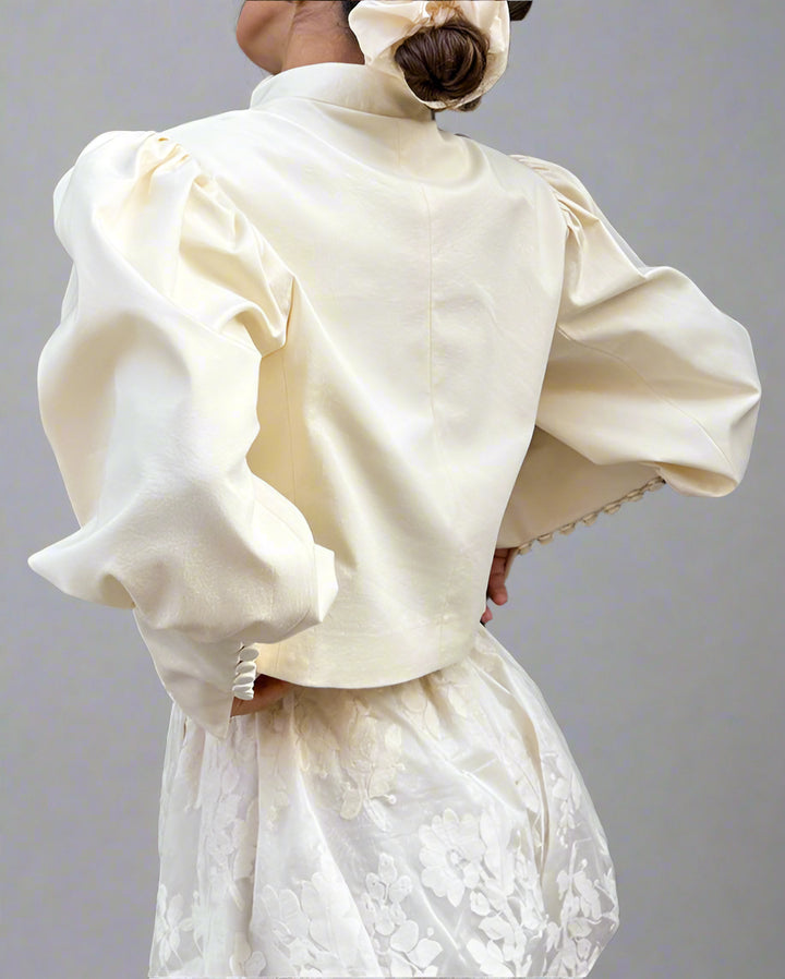 قميص قصير بأكمام منفوخة وياقة قائمة – نوايراج