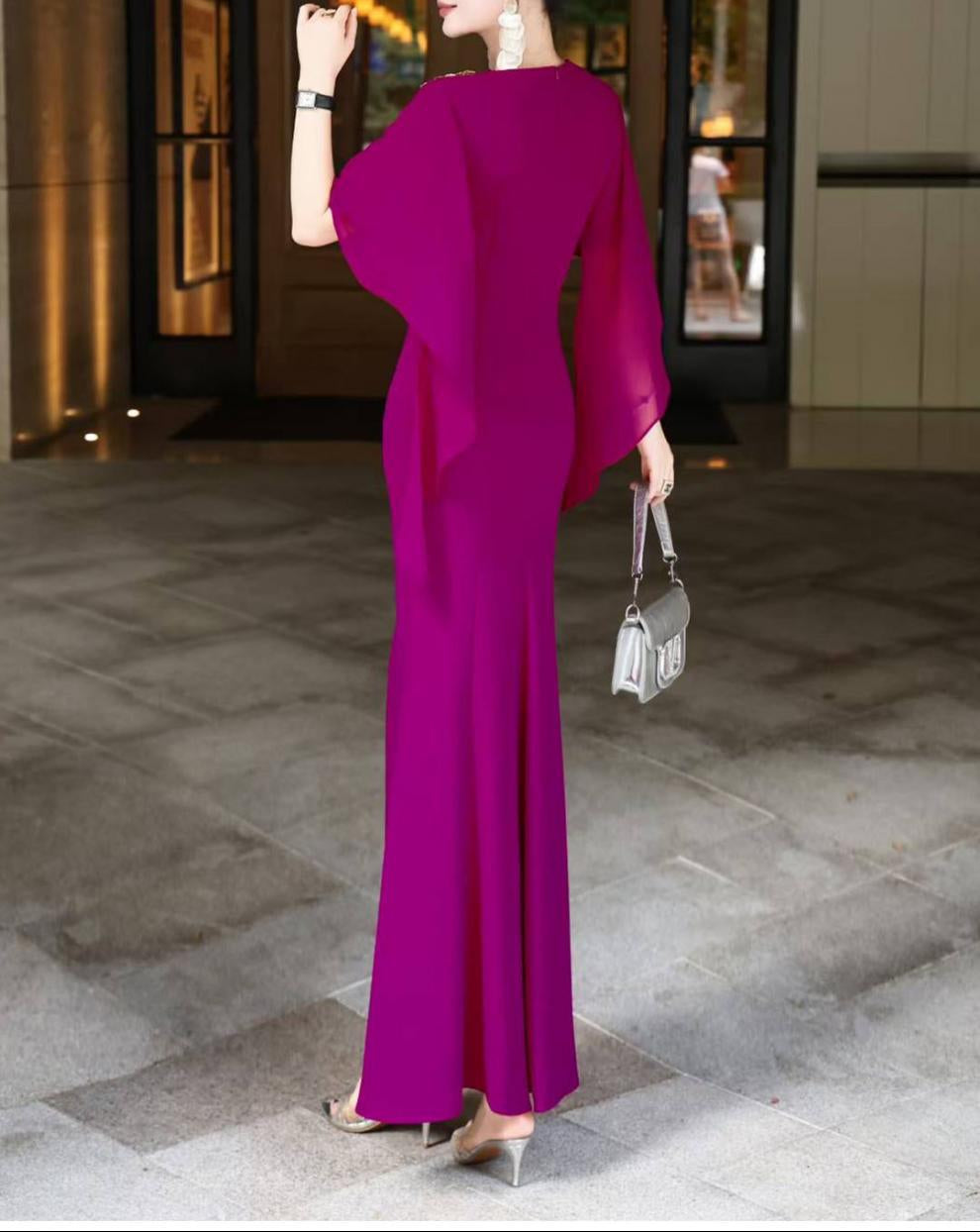 فستان حورية البحر مع عباءة وتطريز مرصع بالجواهر – فيولا