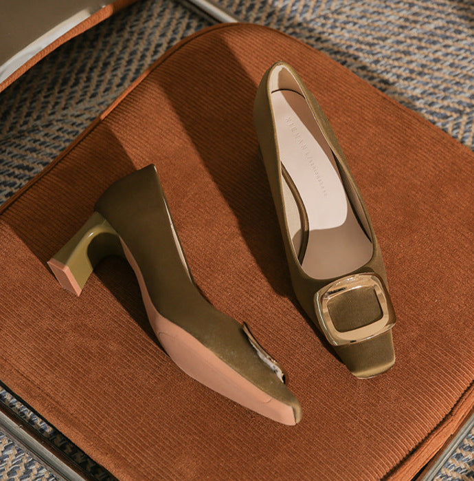 pointed-toe block heel pumps with bold buckle – DARIAWU