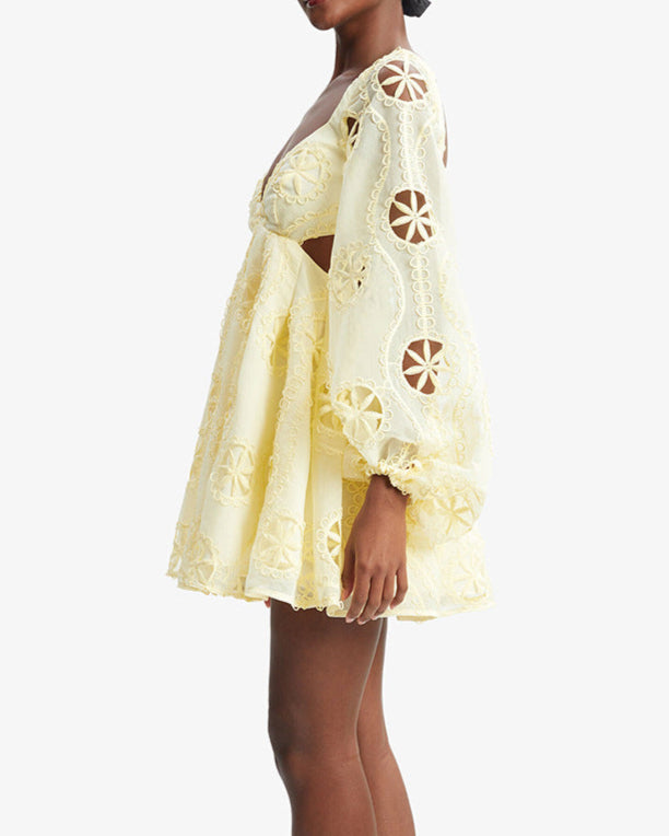 Haut à manches évasées plissées et ensemble jupe longue avec ceinture à la taille – Rosiny 