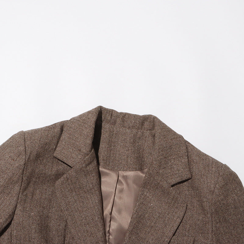 Houndstooth blazer with oversized floral detail - Viktu