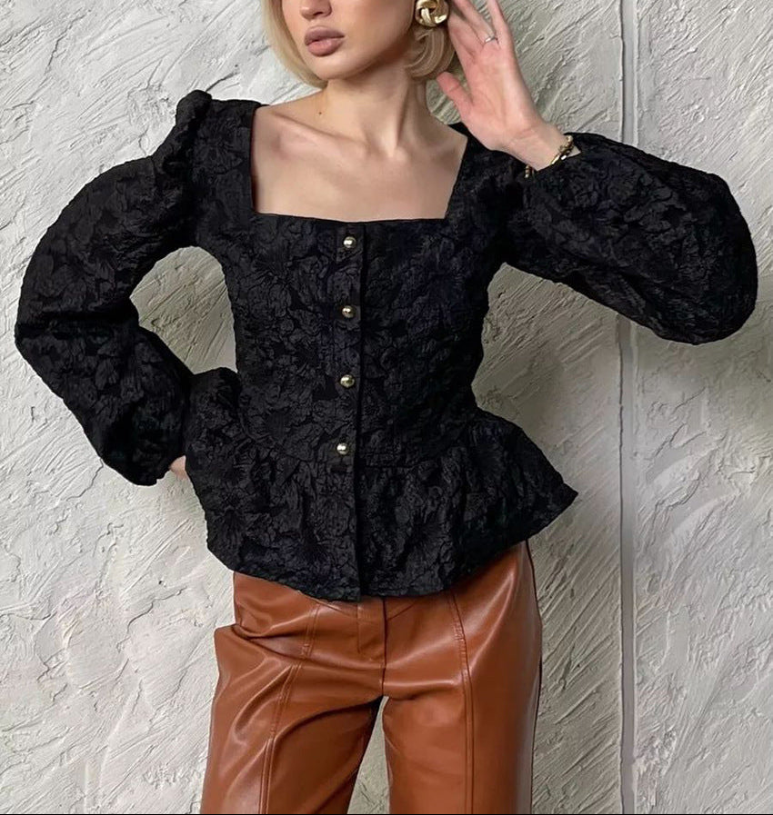 بدلة مصممة خصيصًا بأزرار ذهبية – مارون