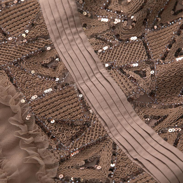 فستان من التول المكشكش مع تطريز هندسي بالخرز – دنيا