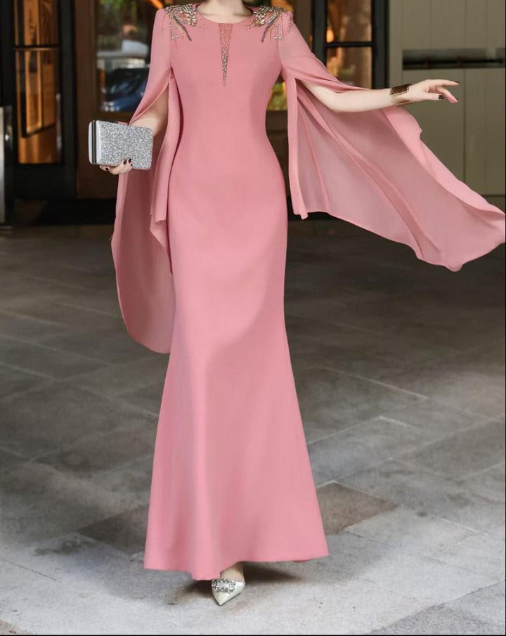 فستان حورية البحر بأكمام كاب وأكتاف مزينة – روزابيل