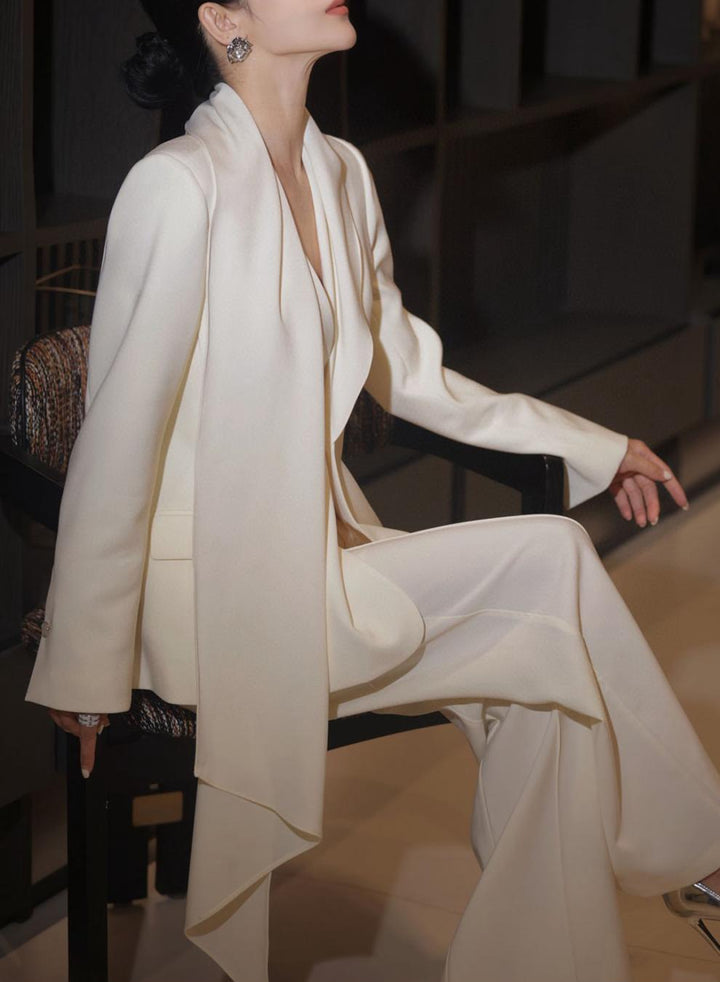 بدلة بنطلون واسعة الساق مصممة خصيصًا مع سترة ذات ياقة منسدلة - أستر