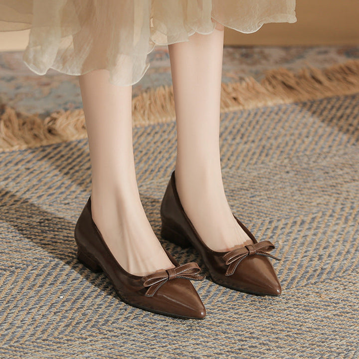 حذاء مسطح مدبب بتفاصيل فيونكة – مايرو