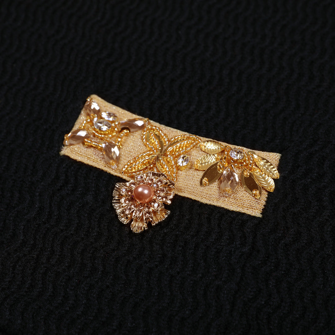 فستان قصير محبوك بأكمام طويلة وحواف ذهبية – فينيوني
