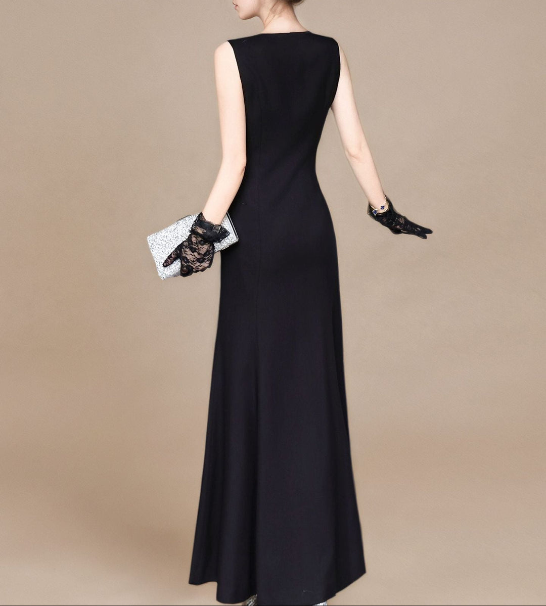sleeveless double-breasted gown with floral brooch – NOIRÉ