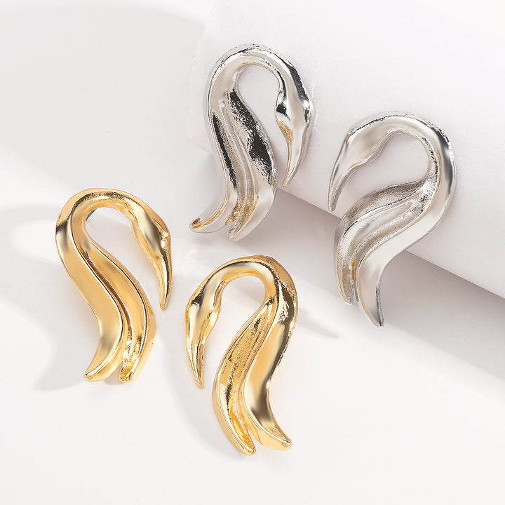 minimalist swan-shaped silver earrings – CYRA