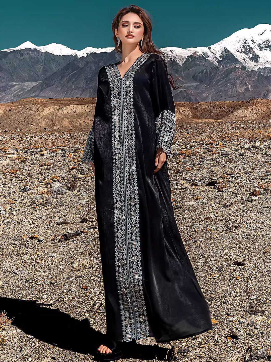 Embroidered Black Open Abaya with V-Neck Detail – SAFIYA