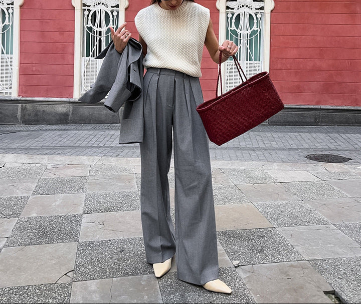 بدلة مصممة خصيصًا بأزرار ذهبية – مارون