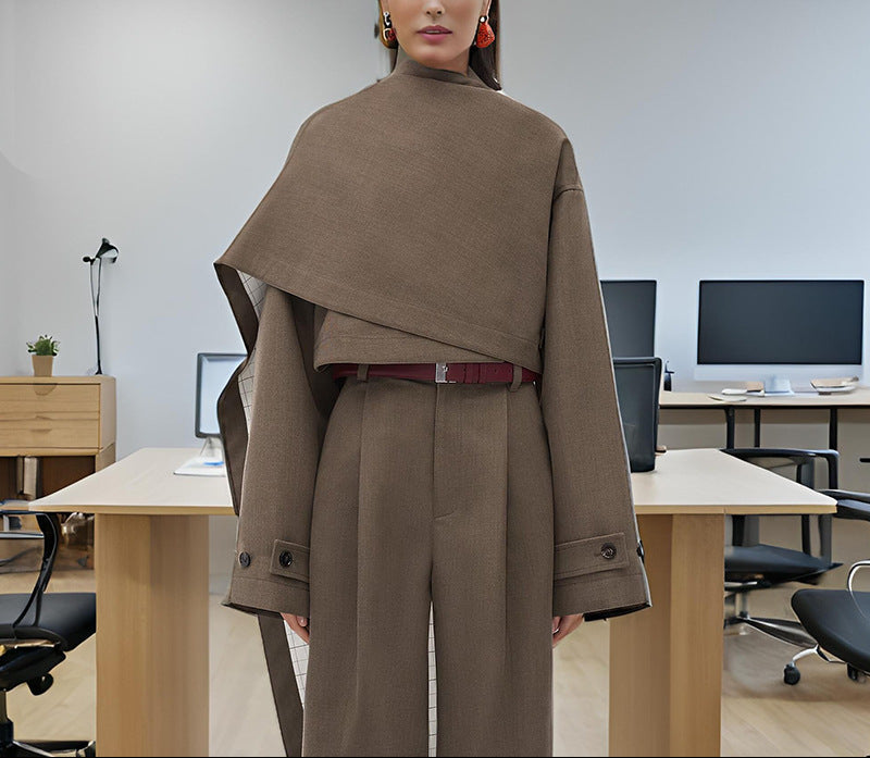 بدلة مصممة خصيصًا بأزرار ذهبية – مارون