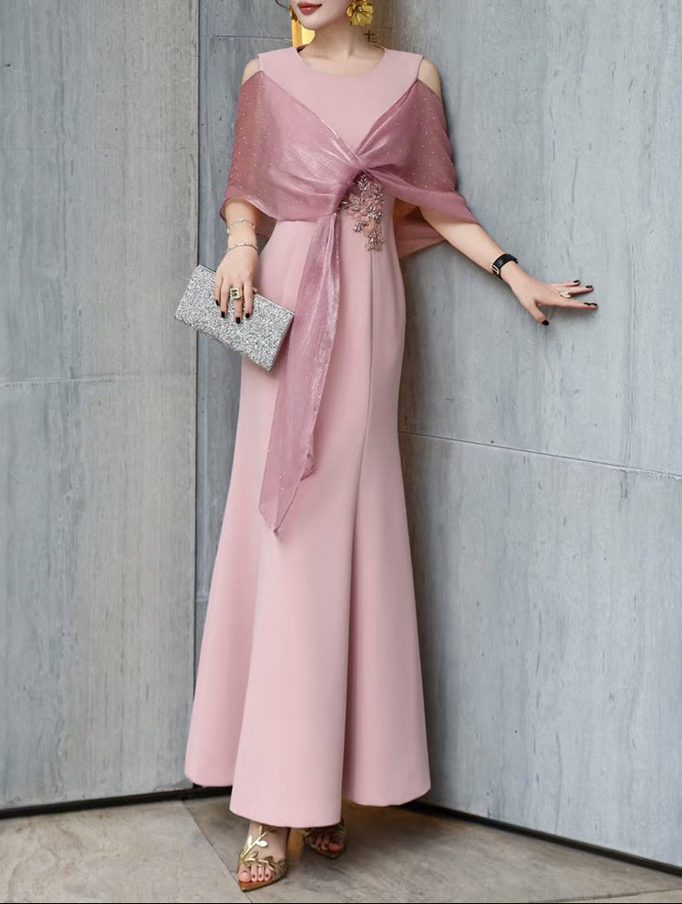 فستان مفتوح من الأمام بكتف مكشوف مع لفافة مزخرفة – روزابيلا