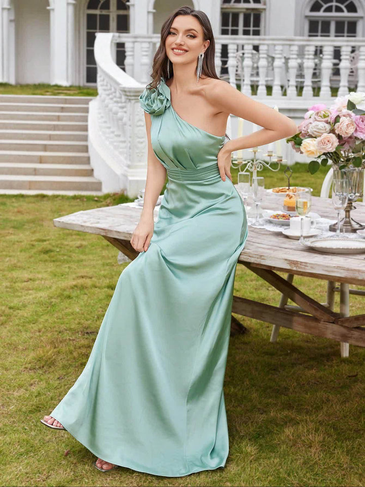 فستان بكتف واحد وتفاصيل زهرية – الصفاء