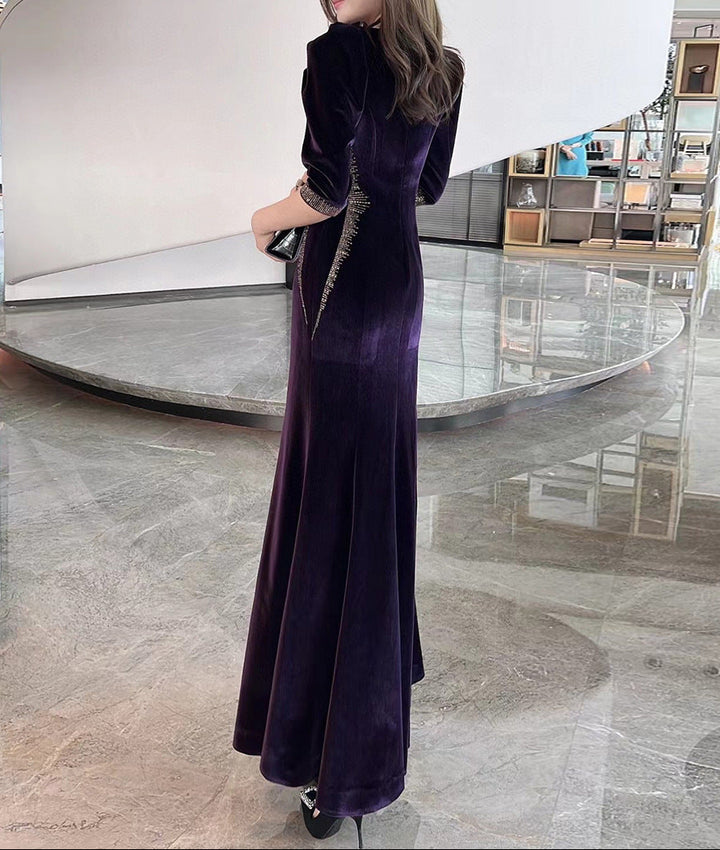 فستان سهرة مخملي مزين بخطوط بارزة – نوار