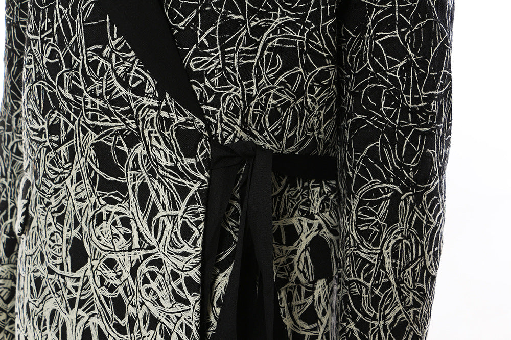 بليزر مطرز بتدرجات لونية مع تصميم أمامي ملتف - أردن