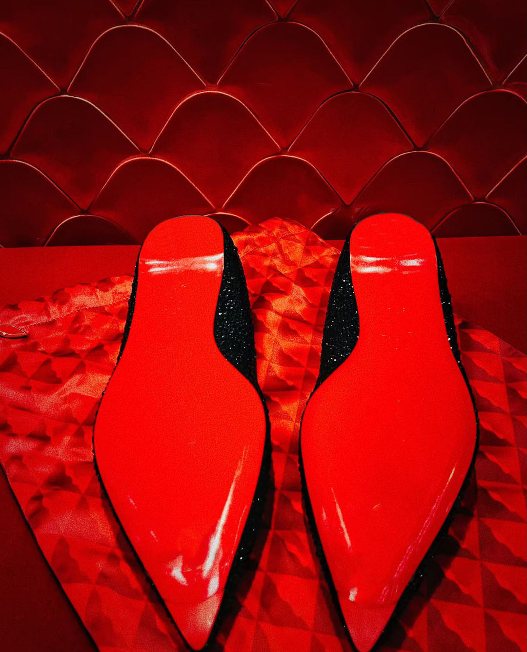 pointed-toe crystal-embellished flats – ARIAZVU