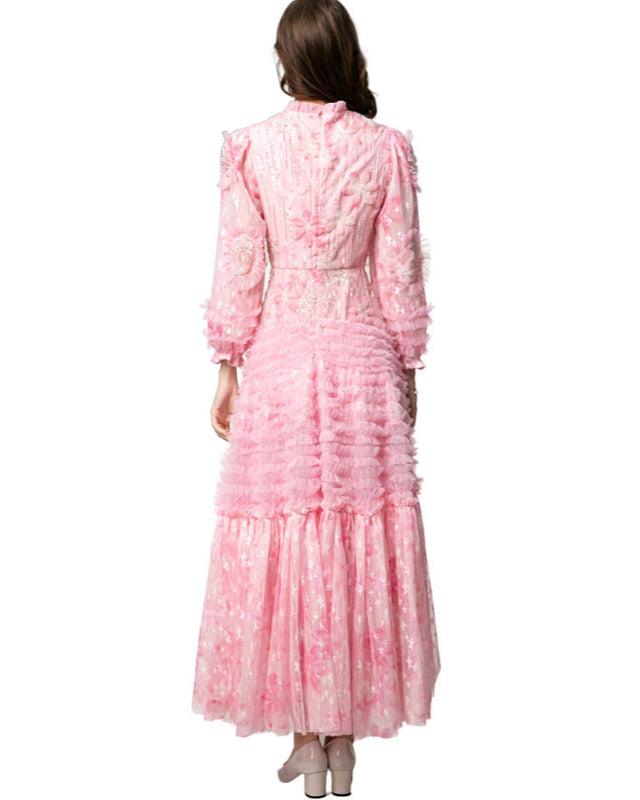 短袖中长连衣裙，配有3D花卉贴花 - BLOOMIQ 