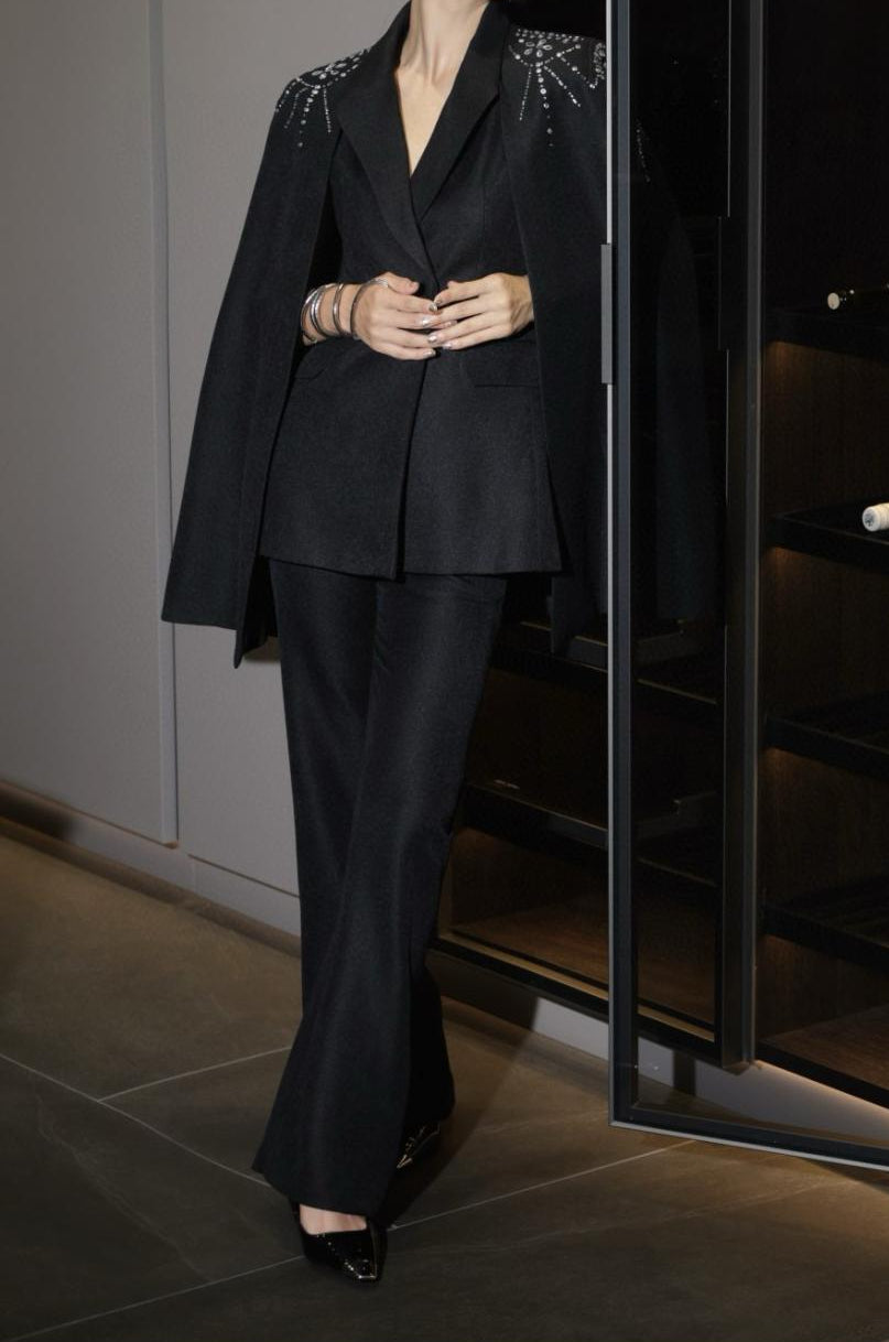 طقم بدلة مصممة بكتف مكشوف - فيرا