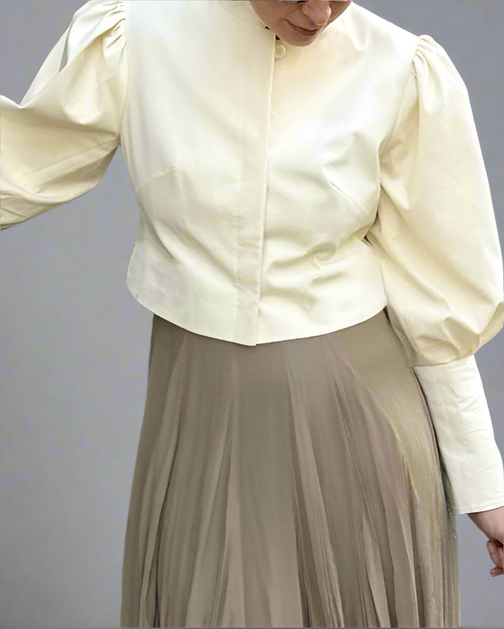 قميص قصير بأكمام منفوخة وياقة قائمة – نوايراج