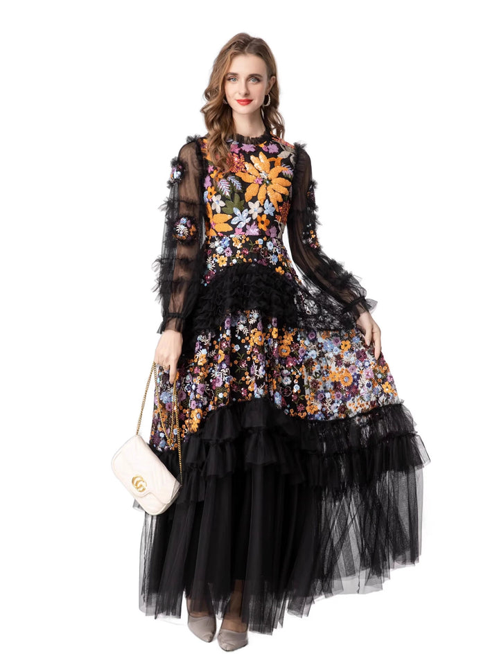 فستان مطرز بالورود مع تنورة من التول متعدد الطبقات – لافينيا