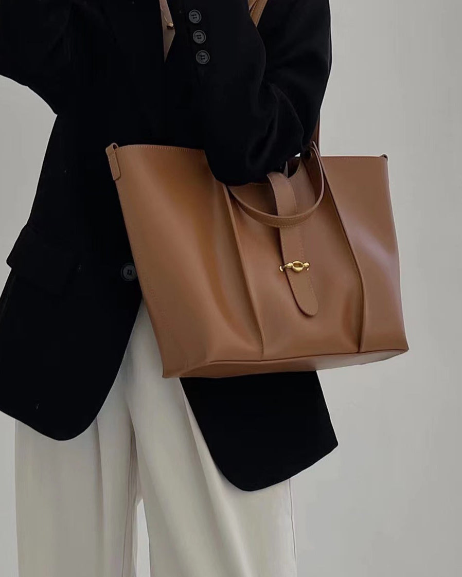 编织藤条手提包，配有双层皮革手柄 – LÉONIE 