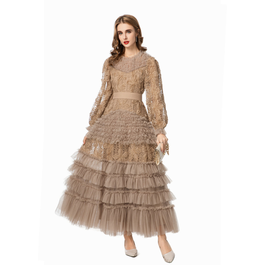 فستان من طبقات من الدانتيل والتول بخصر ملائم – نيرينا