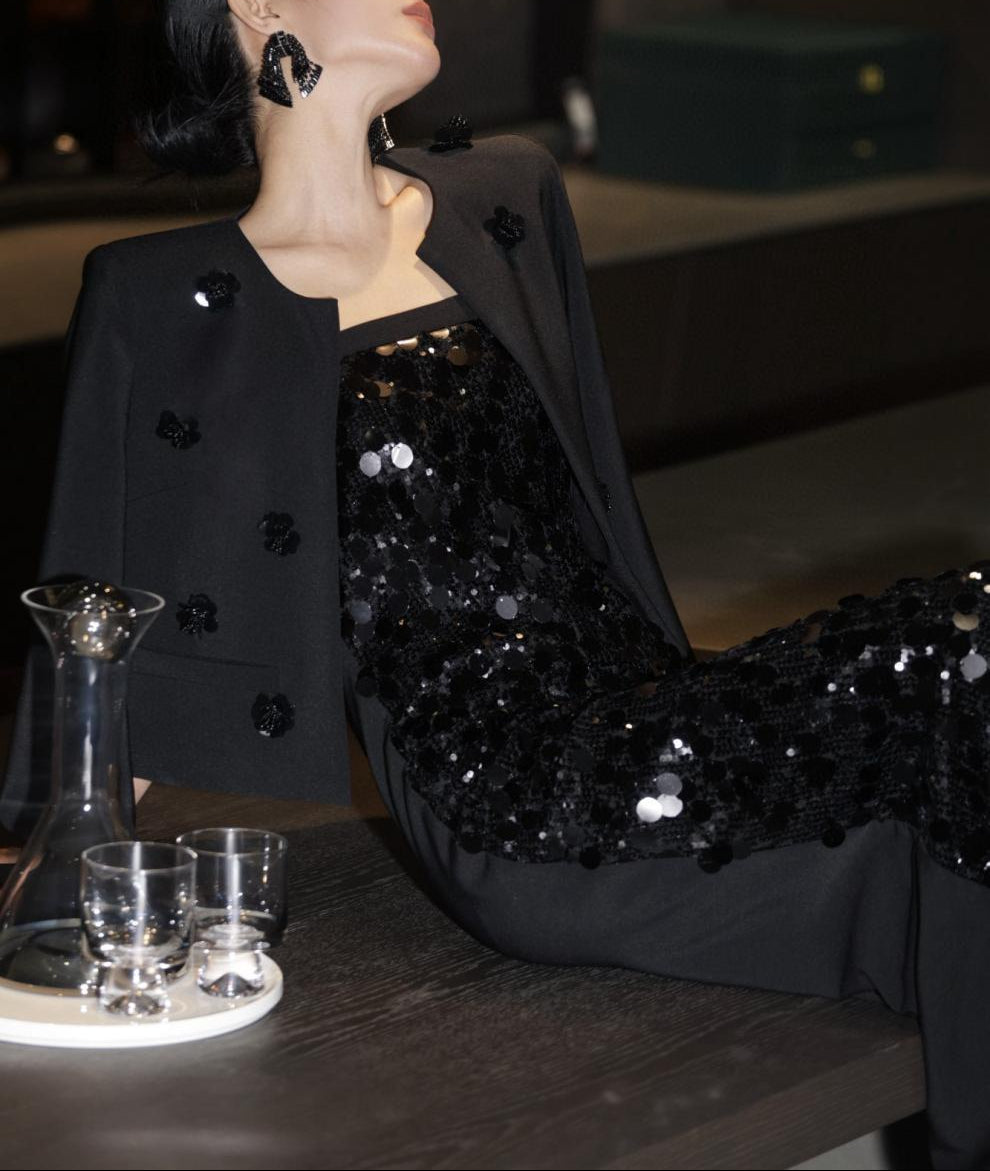 فستان عمودي بدون أكمام مزين بالترتر مع سترة قصيرة مزينة – أورورا