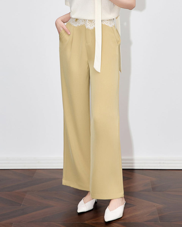 Kurzärmeliges Midikleid mit 3D-Blumenapplikationen - BLOOMIQ 