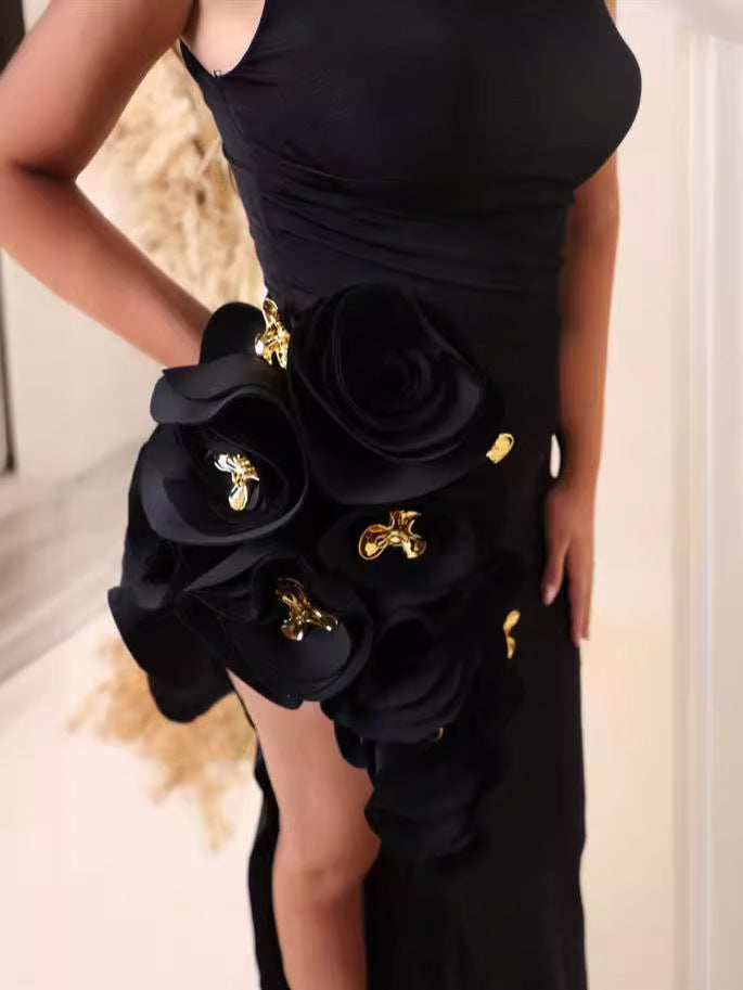 فستان بدون أكمام مزين بتطريزات زهور وشق جانبي - نورينتي