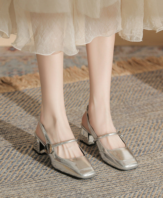 حذاء بكعب سميك مفتوح من الخلف مع حزام معدني بأزرار – أوريليادوي