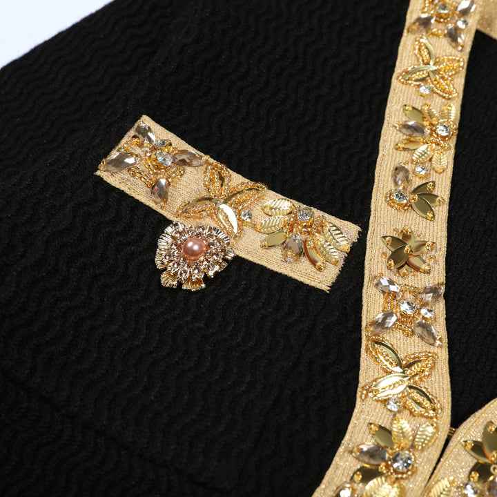 فستان قصير محبوك بأكمام طويلة وحواف ذهبية – فينيوني
