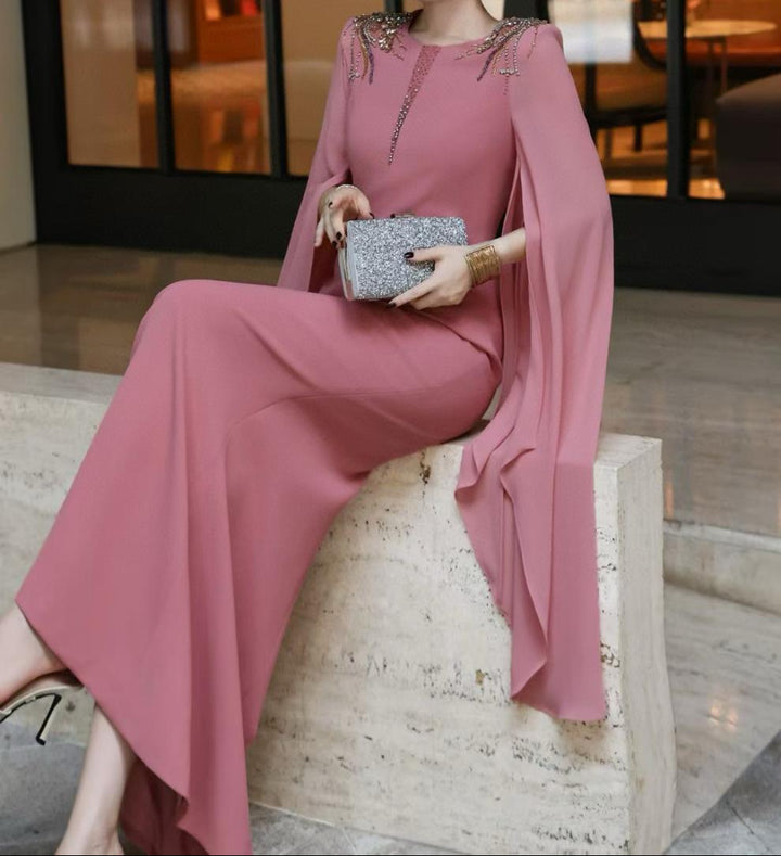 فستان حورية البحر بأكمام كاب وأكتاف مزينة – روزابيل