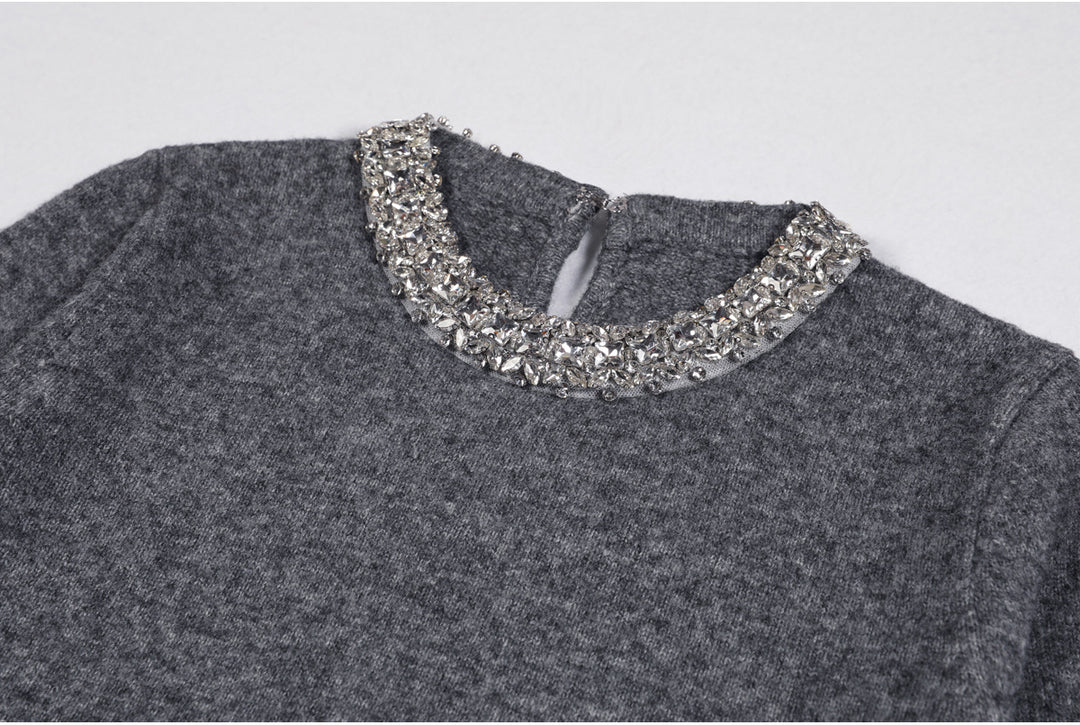 بلوزة محبوكة بأكمام طويلة وفتحة رقبة من الكريستال – دالياب